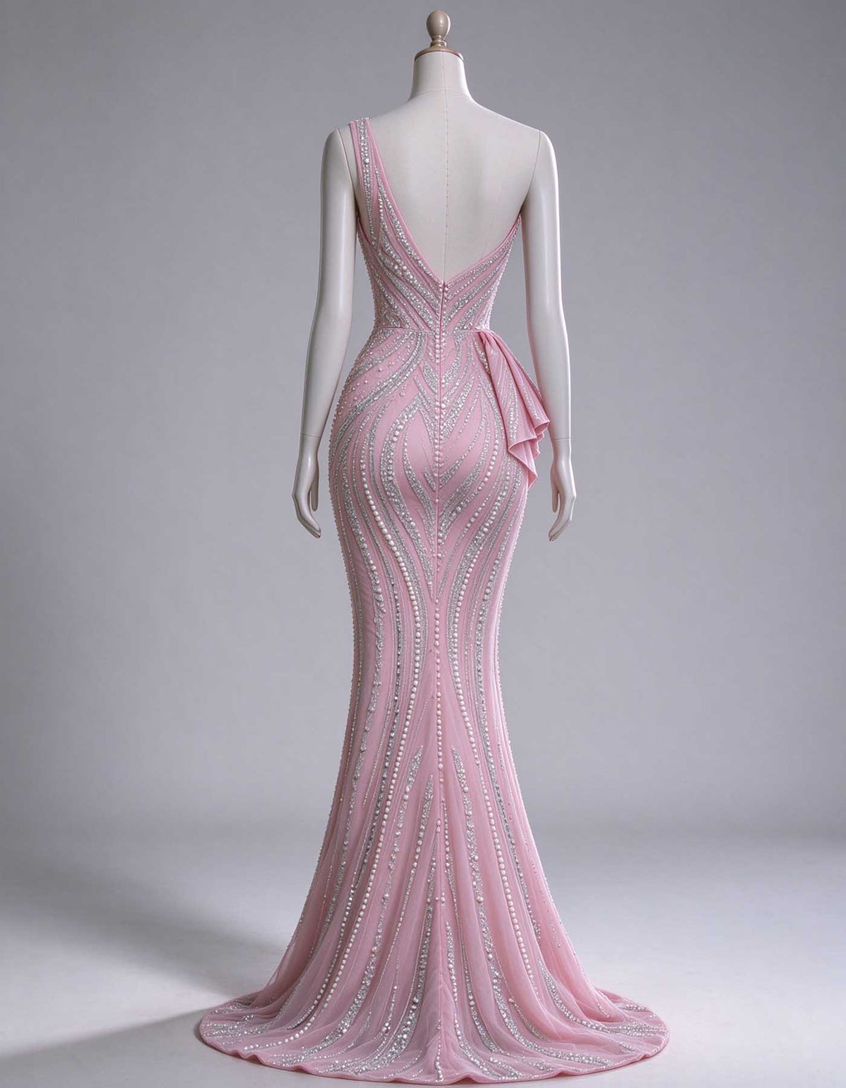 Robe longue rose perlée de strass, à une épaule