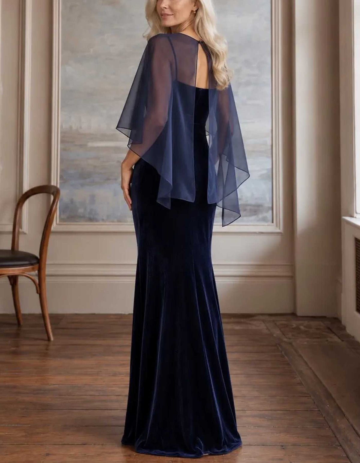 Vestido largo de gasa transparente y terciopelo, con mangas tipo capa