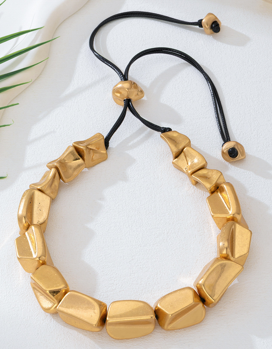 Goldene klobige Choker-Halskette mit unregelmäßigen Elementen