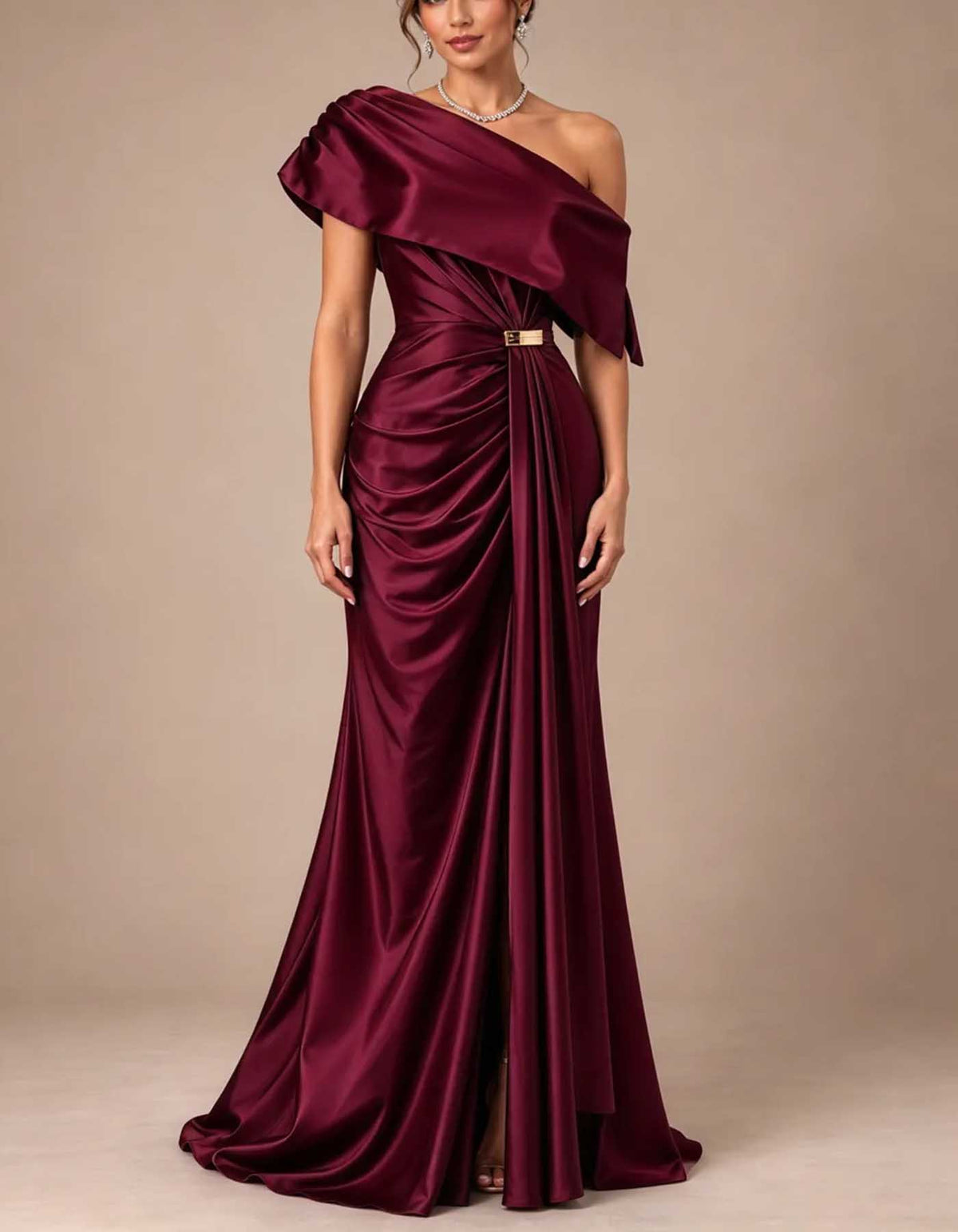 Robe longue en satin à une épaule, froncée, coupe sirène avec fente