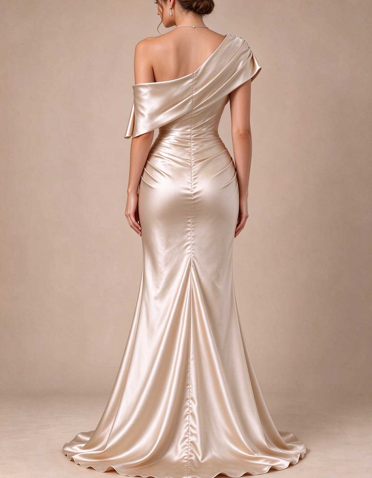 Robe longue en satin à une épaule, froncée, coupe sirène avec fente