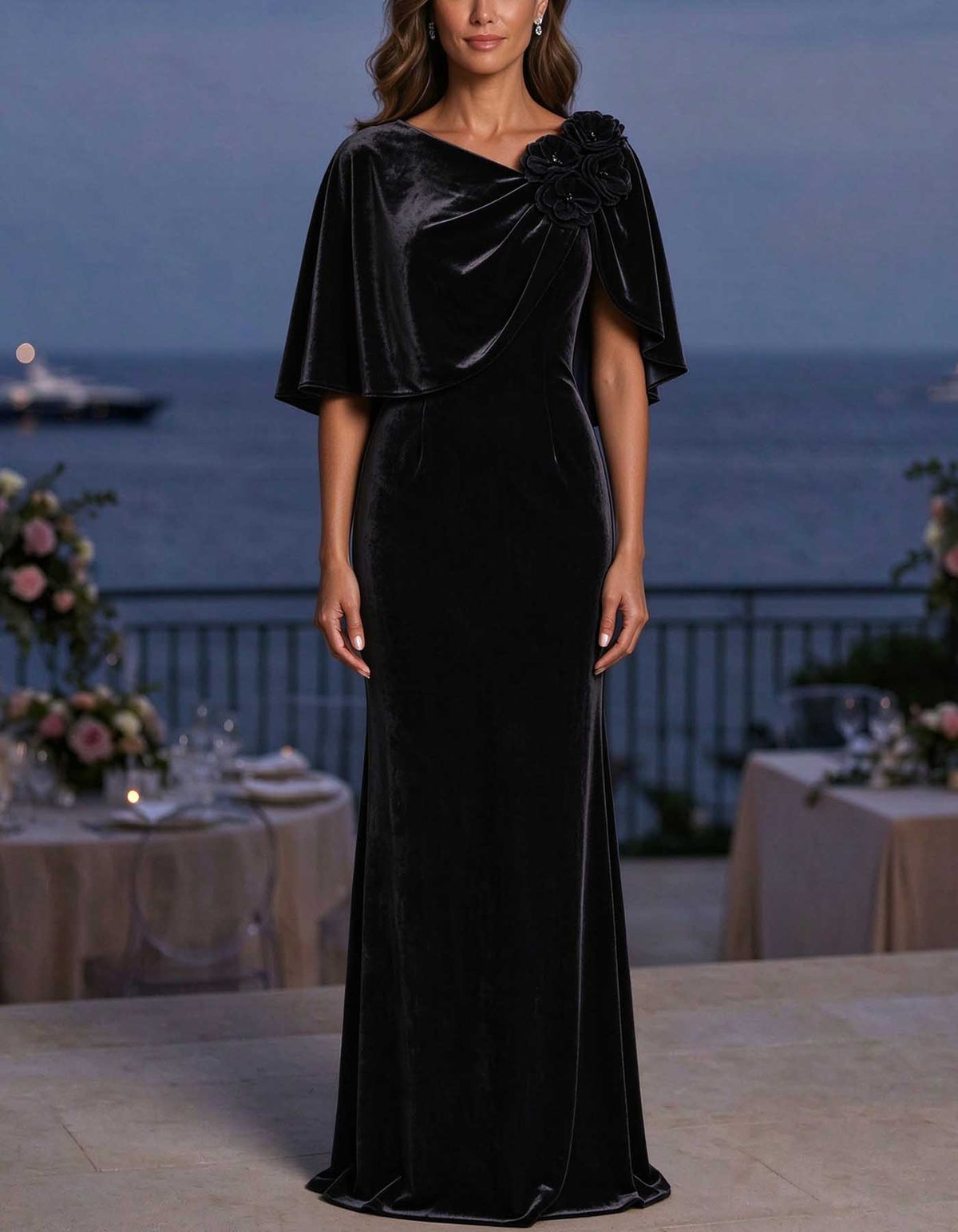Robe longue en velours à manches cape, ornée de fleurs en 3D et de coupe sirène