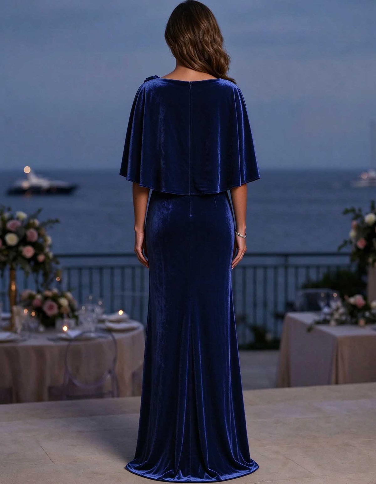 Robe longue en velours à manches cape, ornée de fleurs en 3D et de coupe sirène
