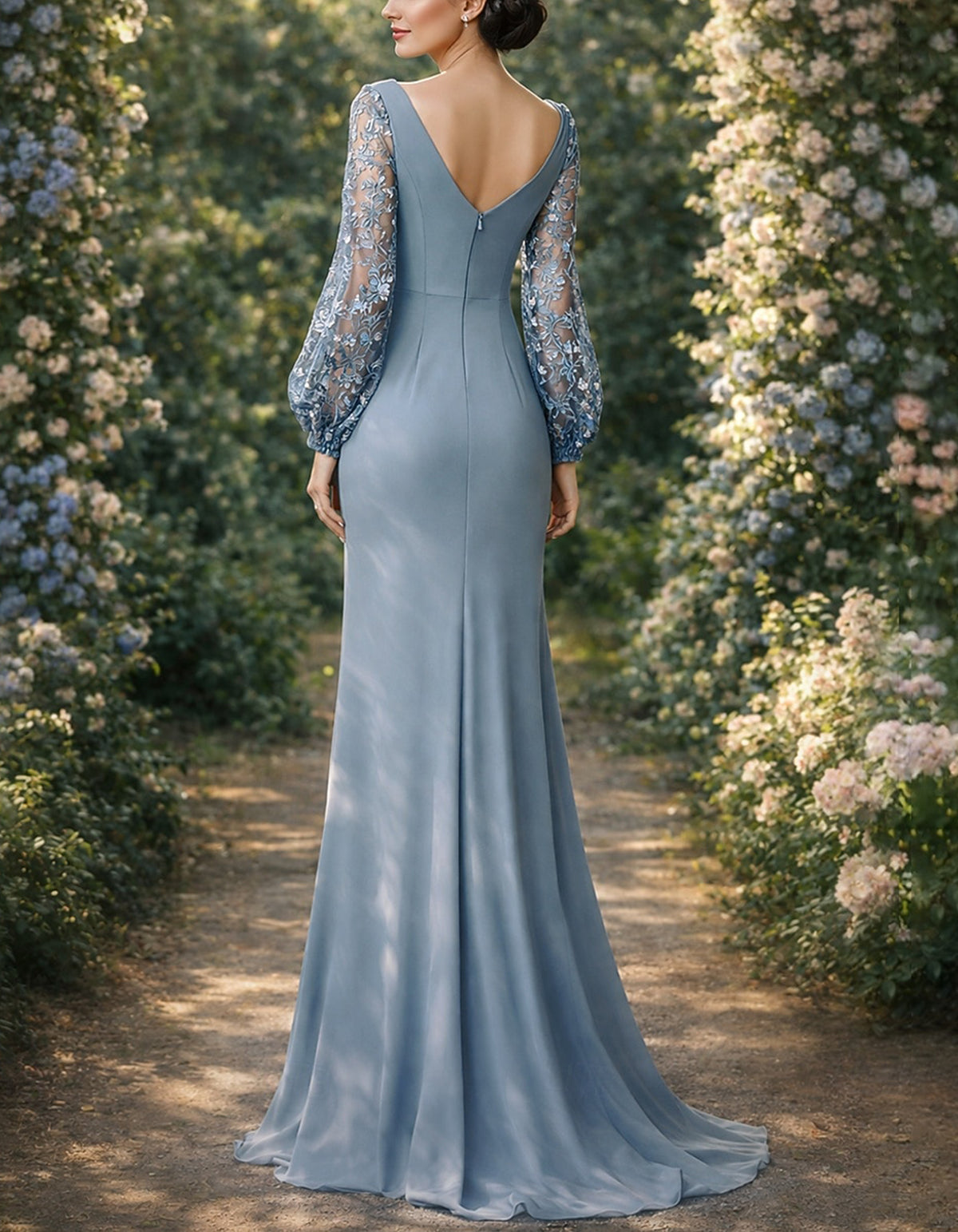 Grau-blaues Maxikleid aus Spitze mit langen Ärmeln
