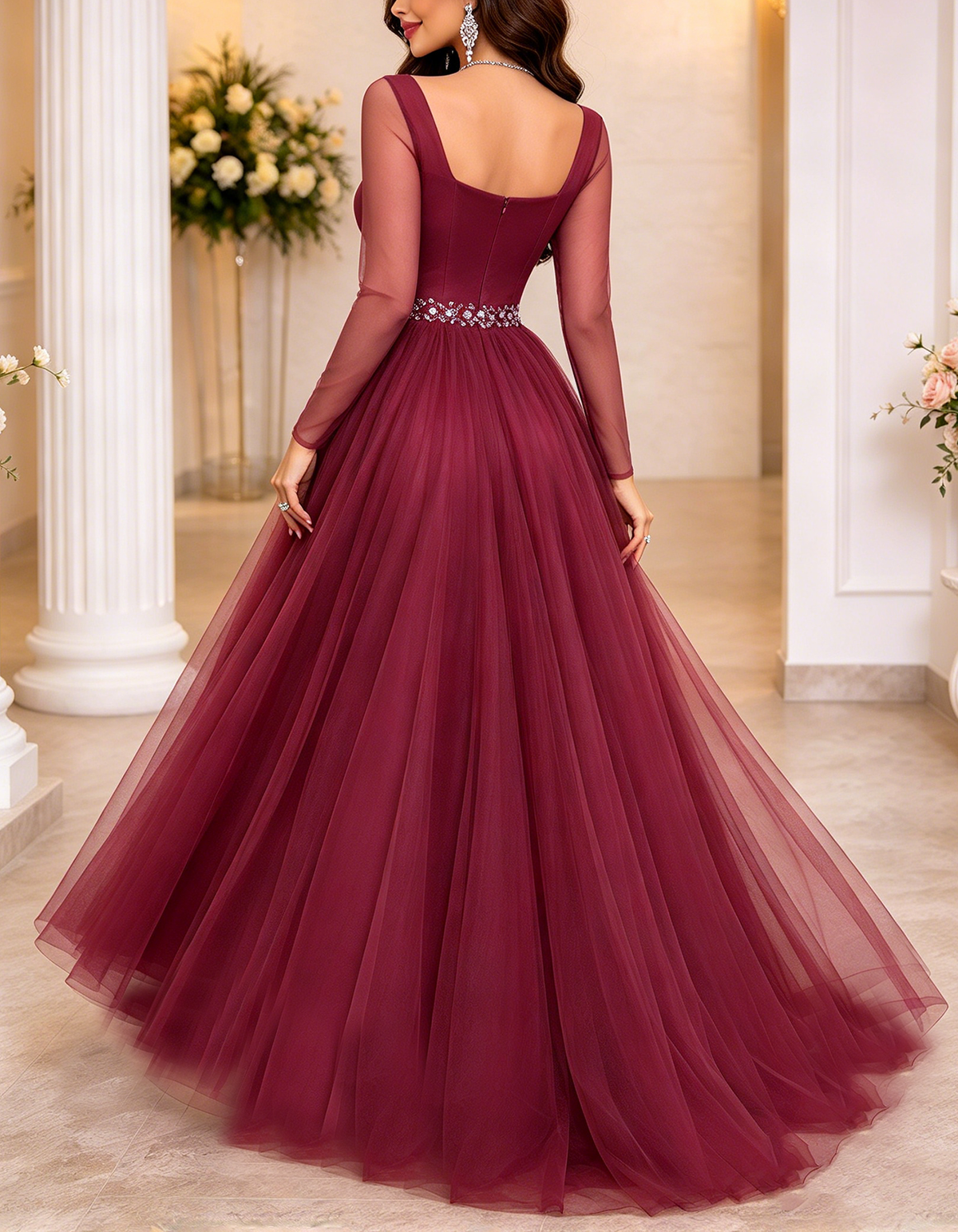 Bordeauxrotes Maxikleid aus Tüll mit eckigem Ausschnitt und langen transparenten Ärmeln