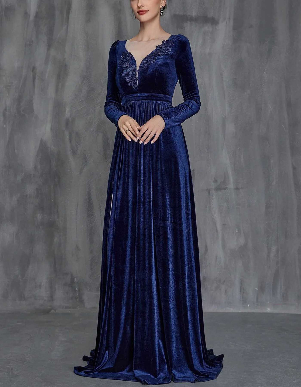 Marineblaues Samt-Maxikleid mit langen Ärmeln, V-Ausschnitt und hohem Beinschlitz
