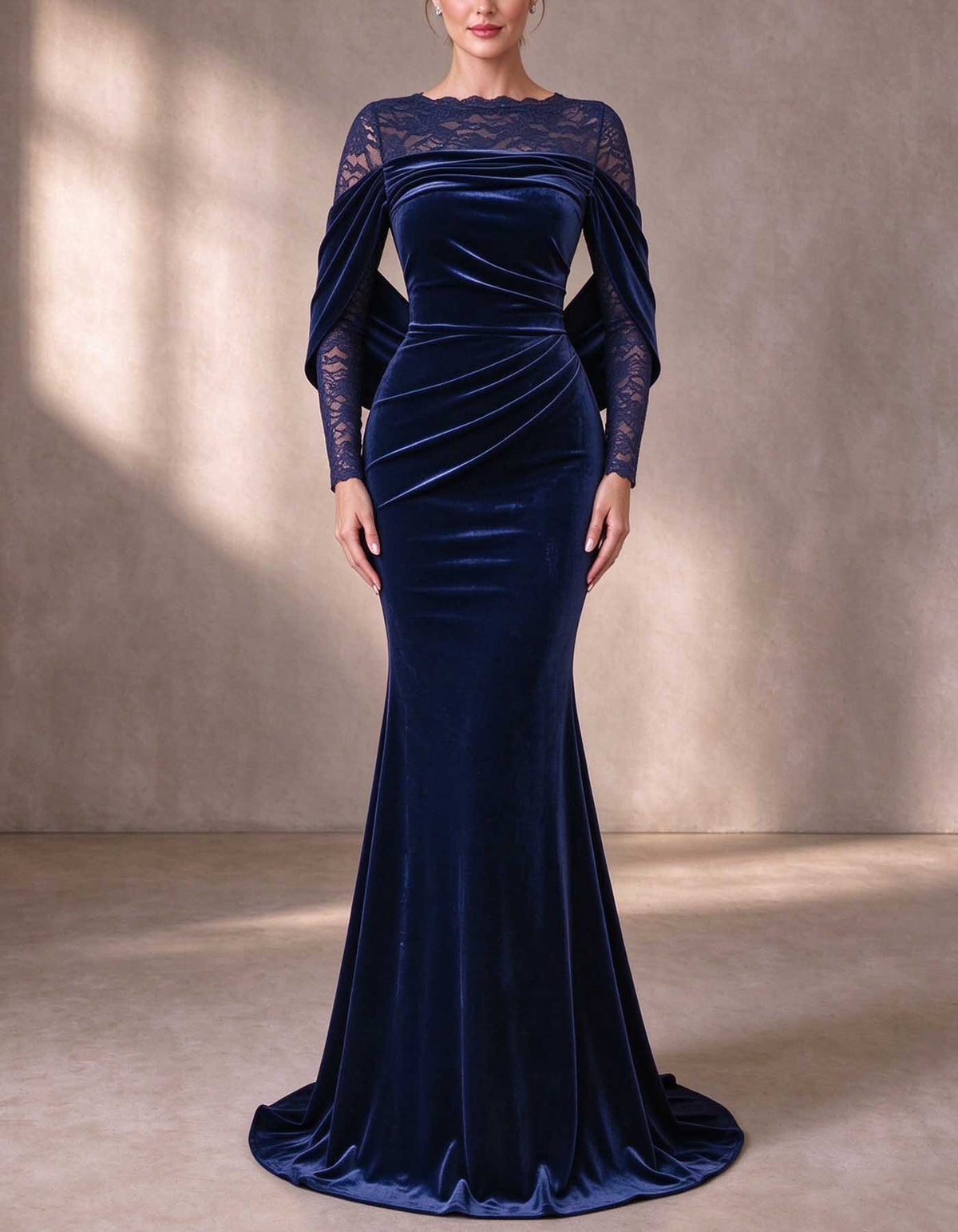 Samt-Maxikleid mit Spitzen-Illusionsausschnitt und Drapierung
