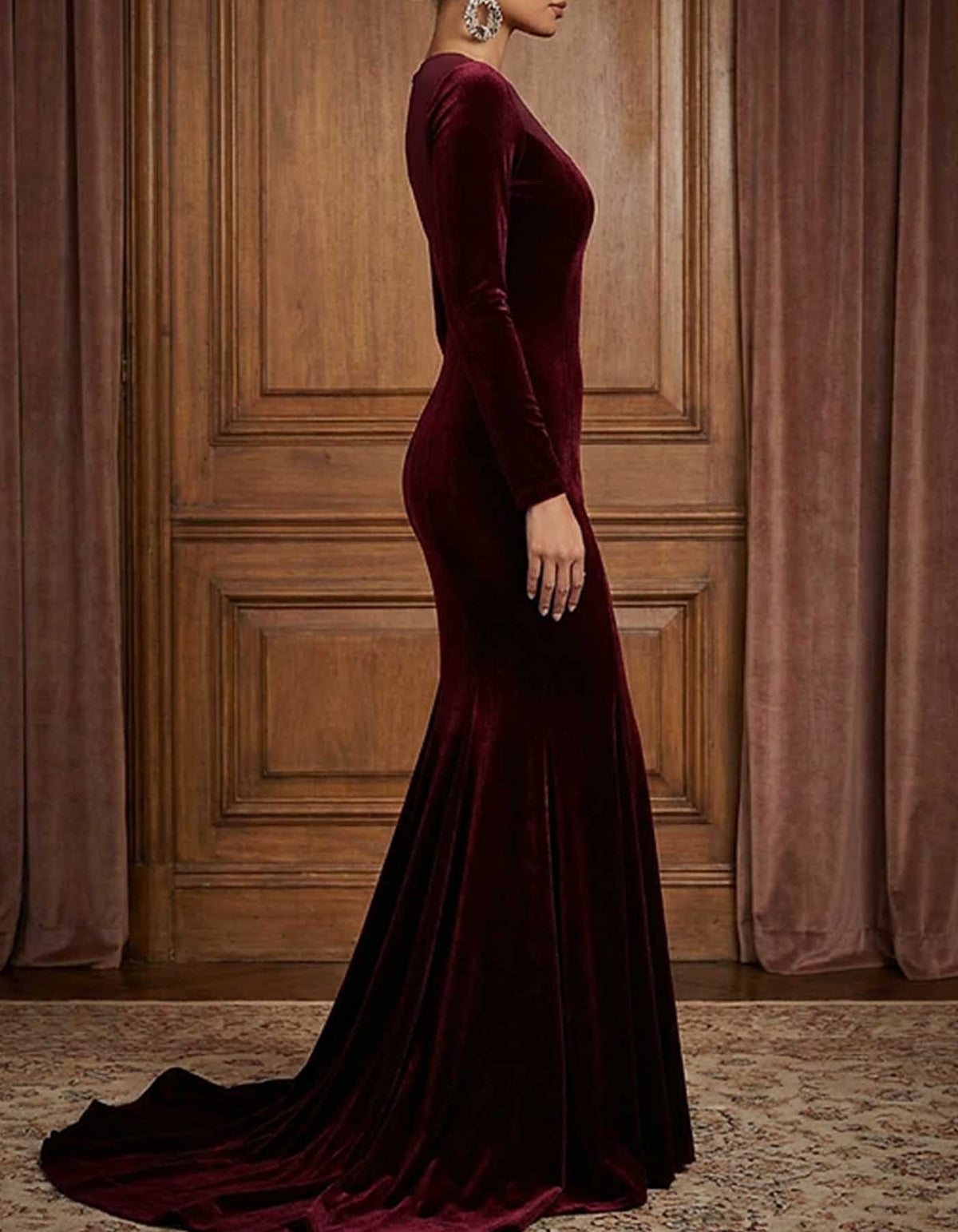 Burgunderrotes Samt-Maxikleid mit transparentem Ausschnitt und langen Ärmeln