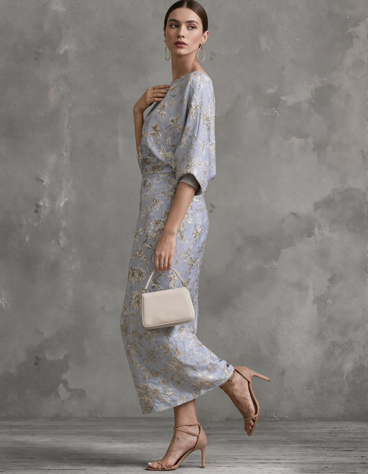 Midi-Kleid aus blau-grauem floralem Jacquard