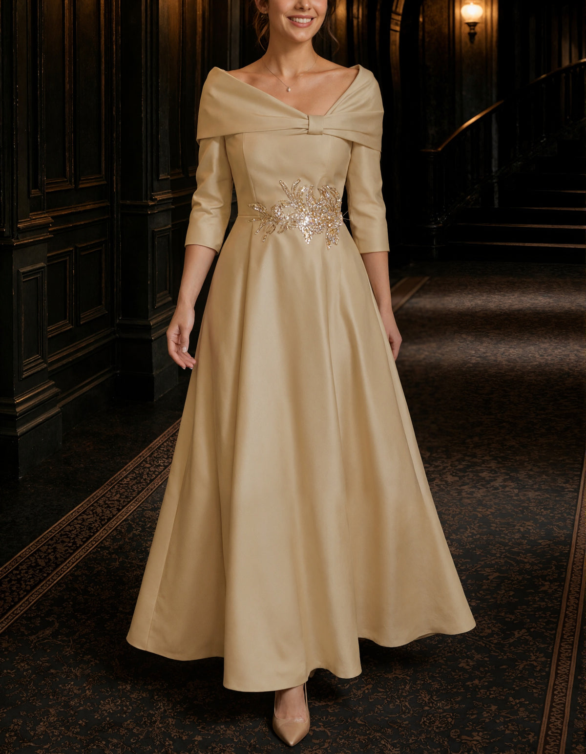 Einfarbiges schulterfreies Maxikleid aus Satin