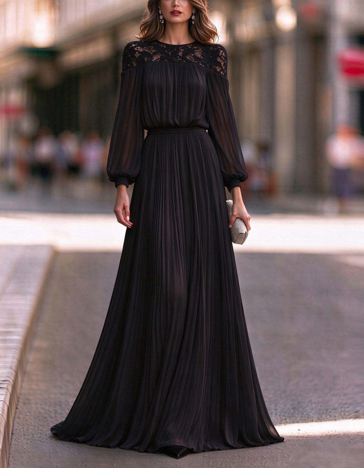 Vestido maxi preto de chiffon plissado e renda