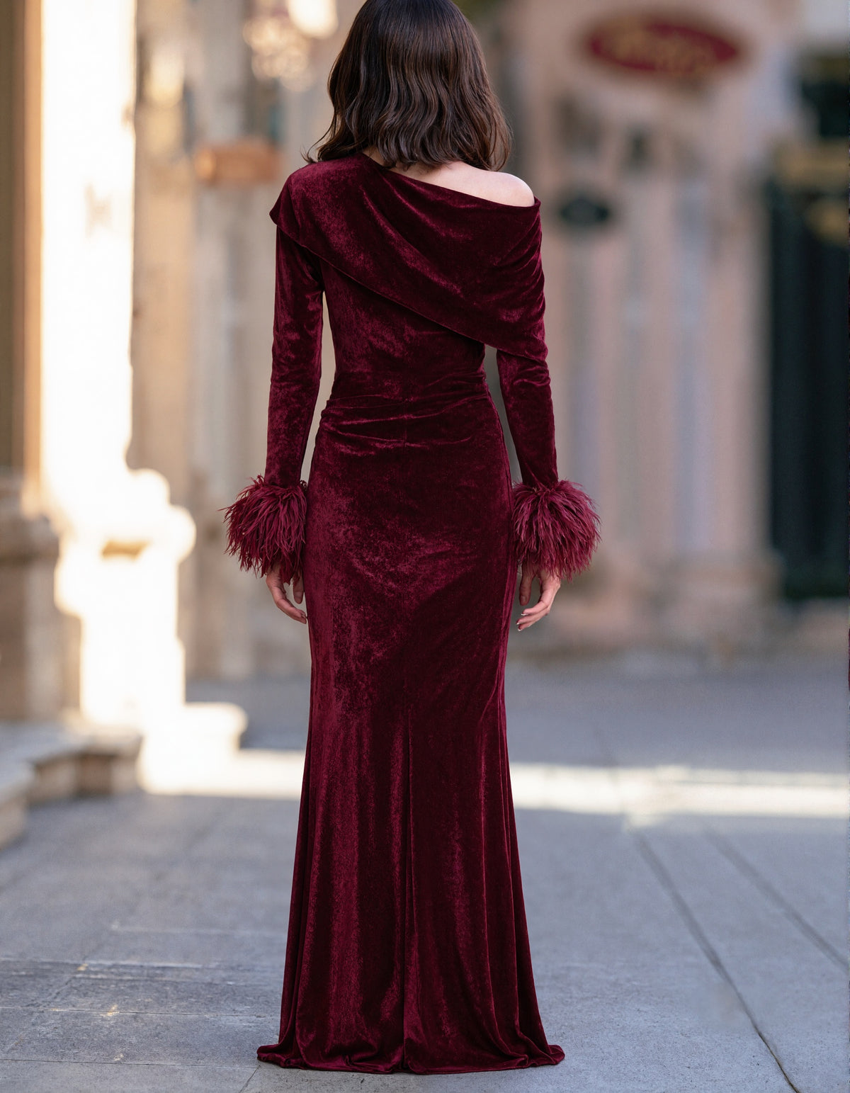 Burgunderrotes Samt-Maxikleid im Meerjungfrauenstil mit schulterfreiem Ausschnitt
