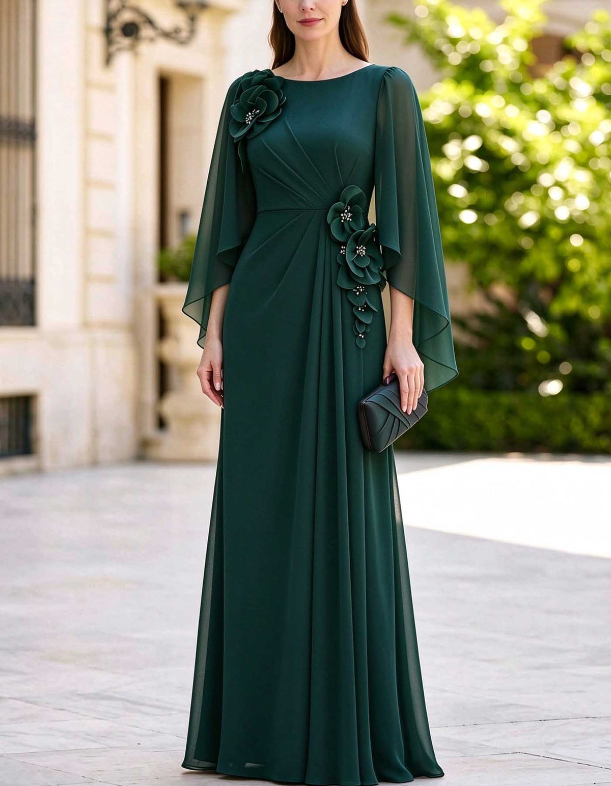 Robe longue en mousseline fluide à col bateau, manches cape et fleurs 3D