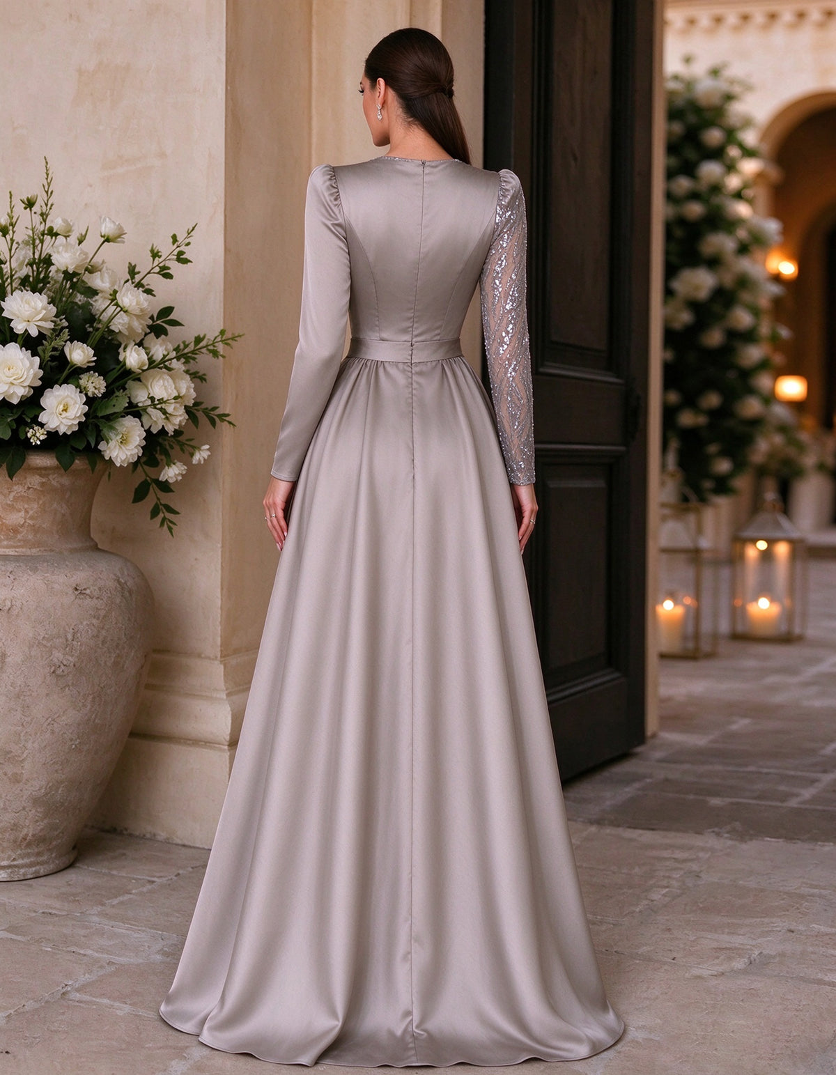 Vestido largo de satén gris con mangas largas y hombros abullonados