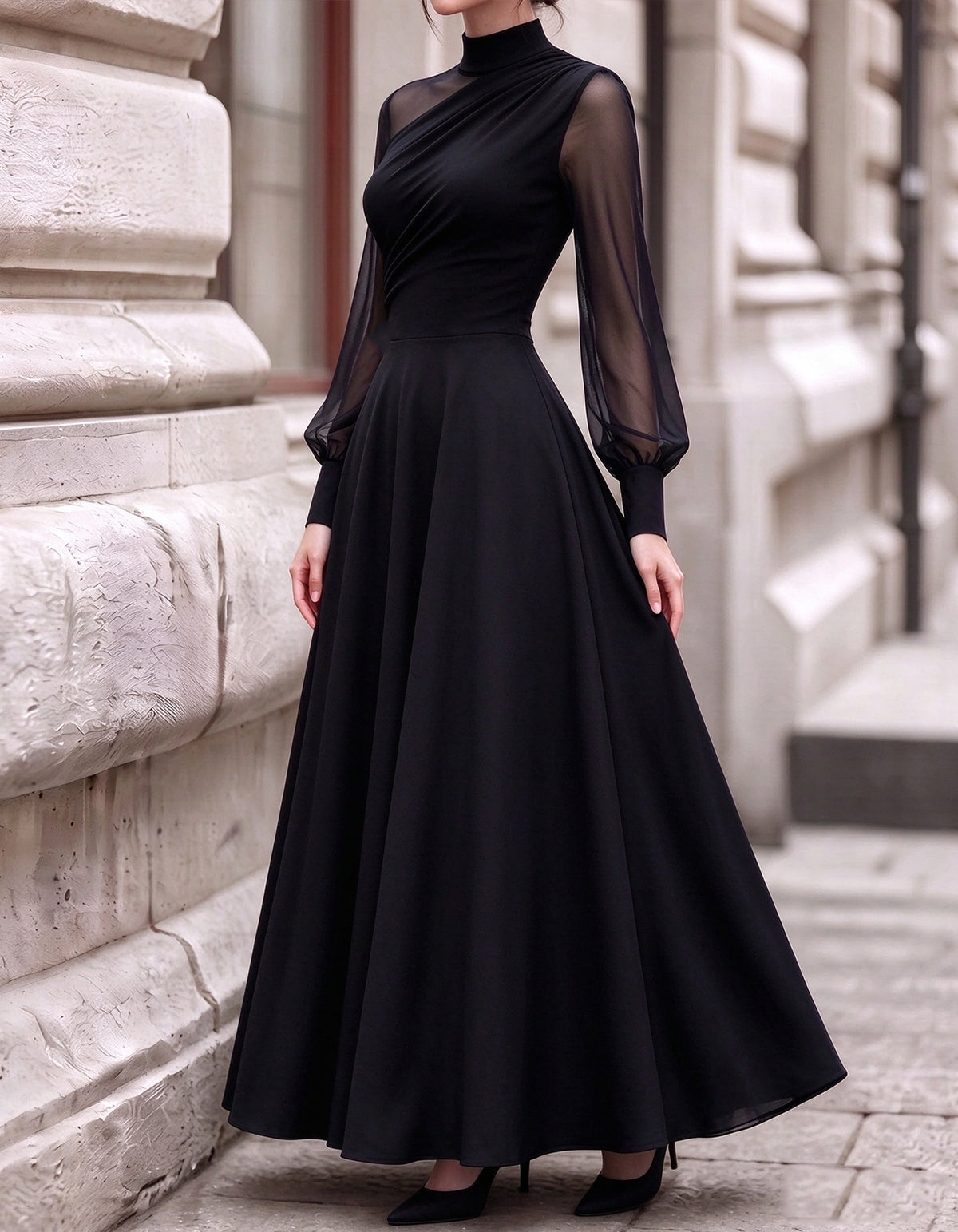 Schwarzes Maxikleid mit Stehkragen und Mesh-Einsätzen