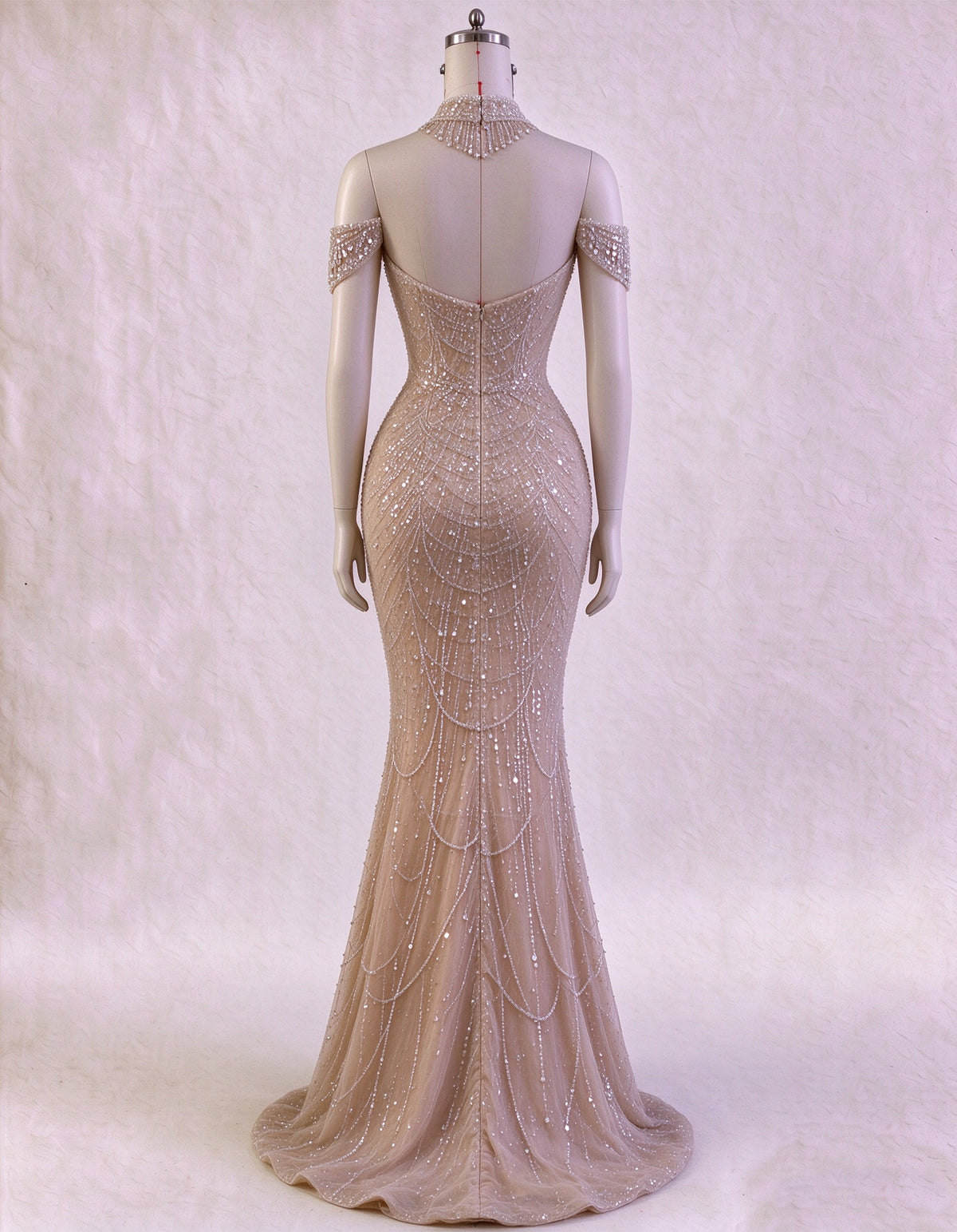 Champagnerfarbenes Abendkleid mit Perlen