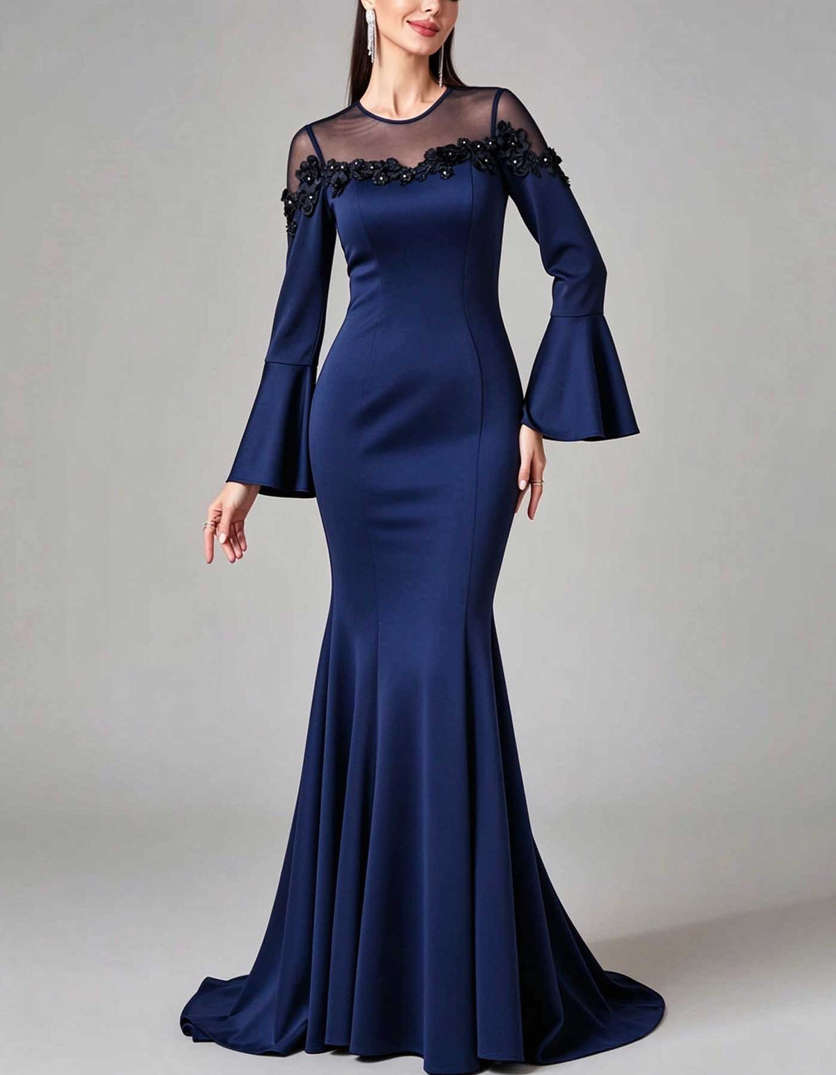 Maxikleid mit Illusions-Mesh-Ausschnitt, floraler Spitze und ausgestellten Ärmeln