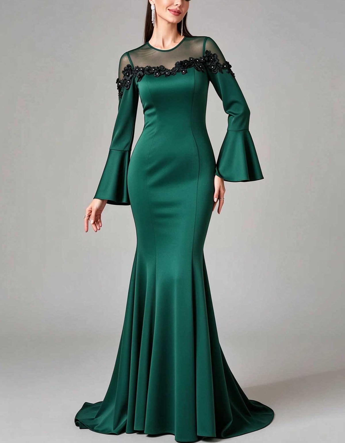 Maxikleid mit Illusions-Mesh-Ausschnitt, floraler Spitze und ausgestellten Ärmeln