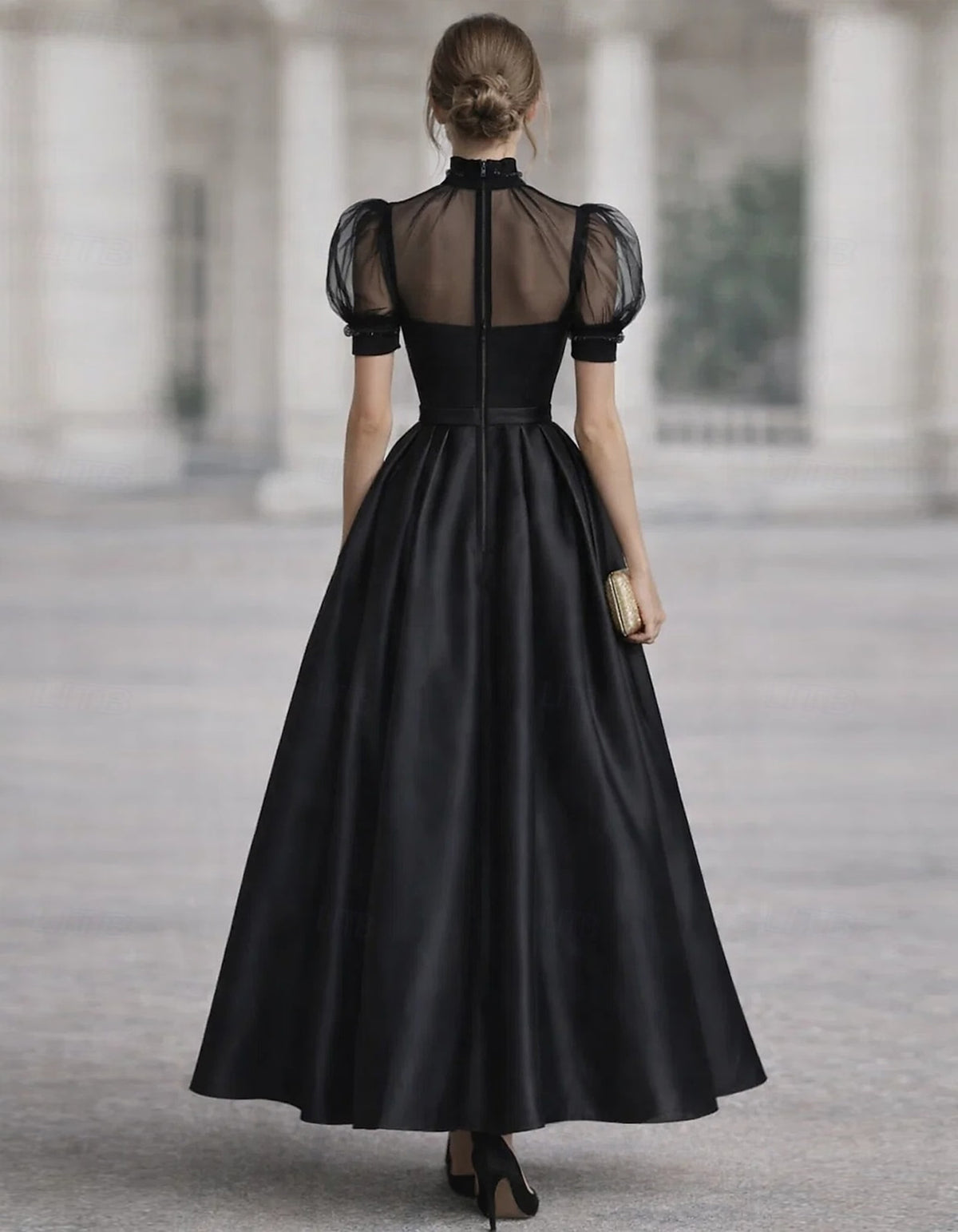 Vestido midi de cor lisa, em cetim e malha transparente