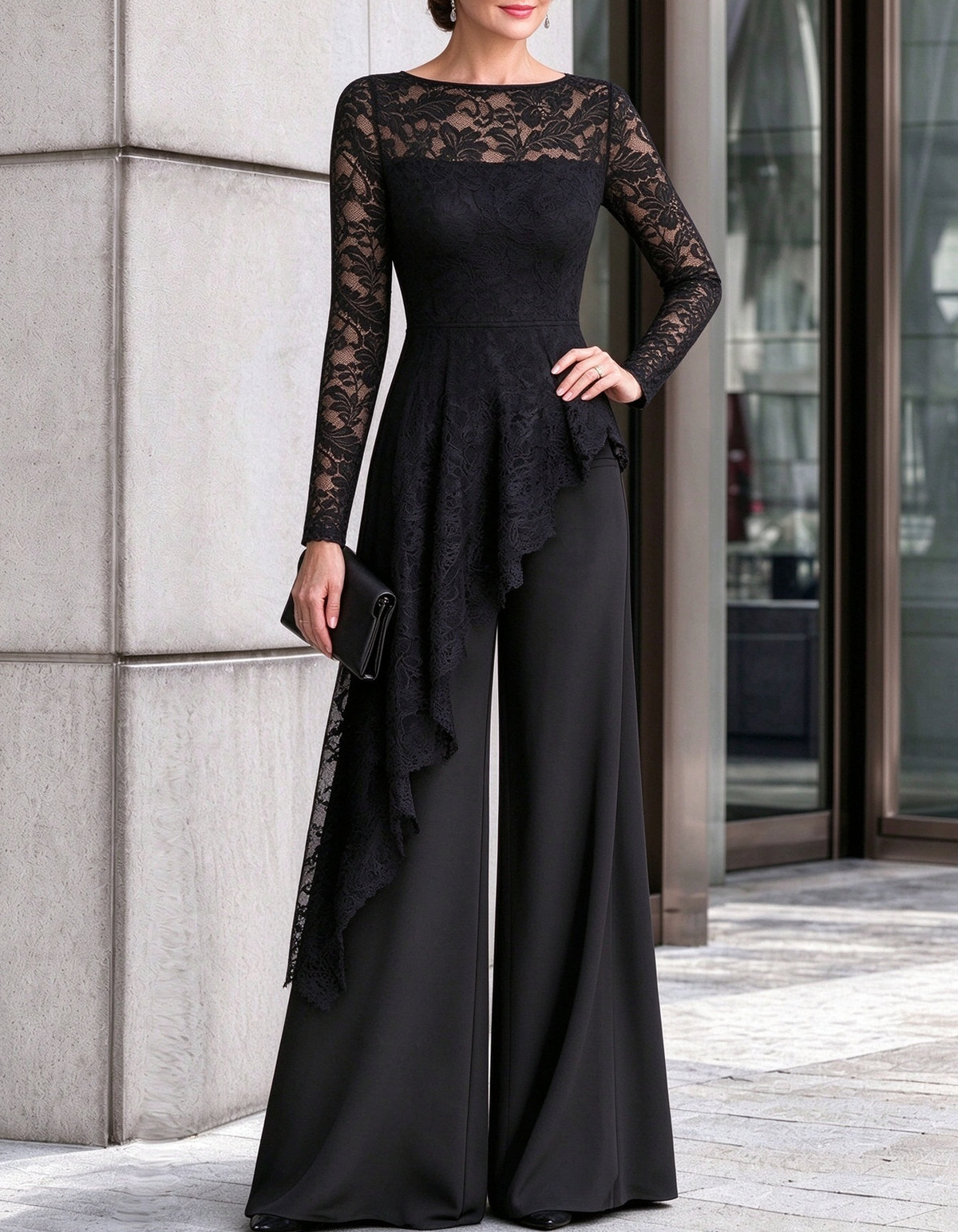 Mono negro de encaje con peplum asimétrico y pernera ancha