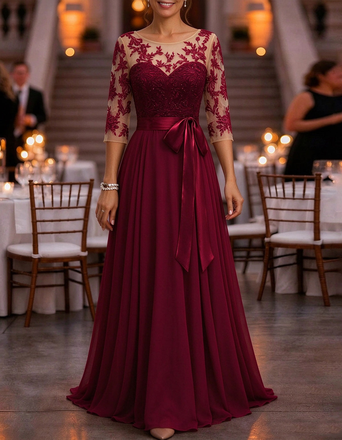 Vestido largo de encaje floral burdeos con aplique