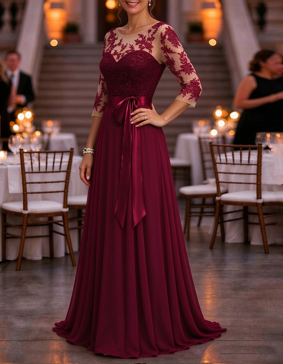 Vestido largo de encaje floral burdeos con aplique