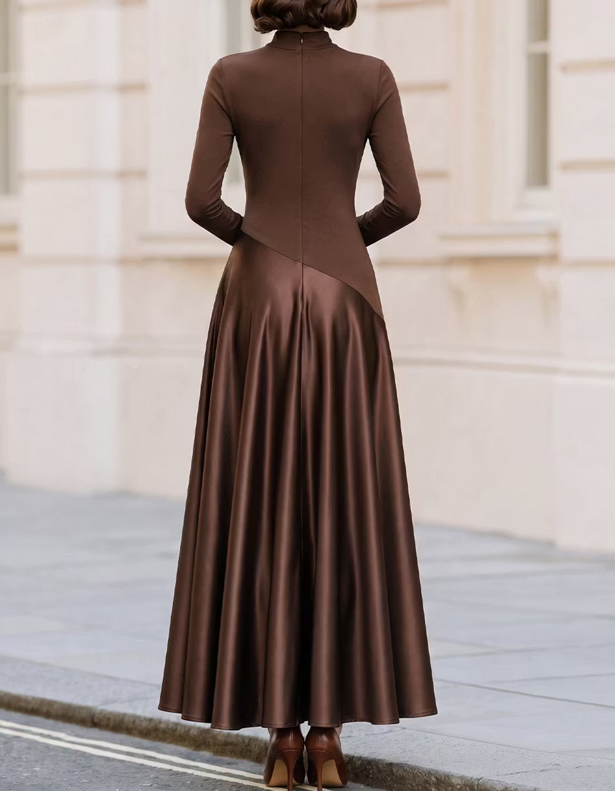 Vestido largo de satén con cuello alto y mangas largas