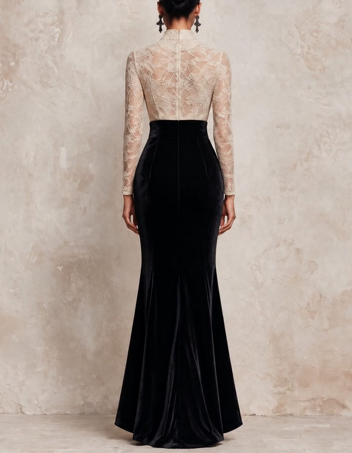 Vestido largo de terciopelo con cuello mao, encaje, paneles combinados, corte sirena y abertura