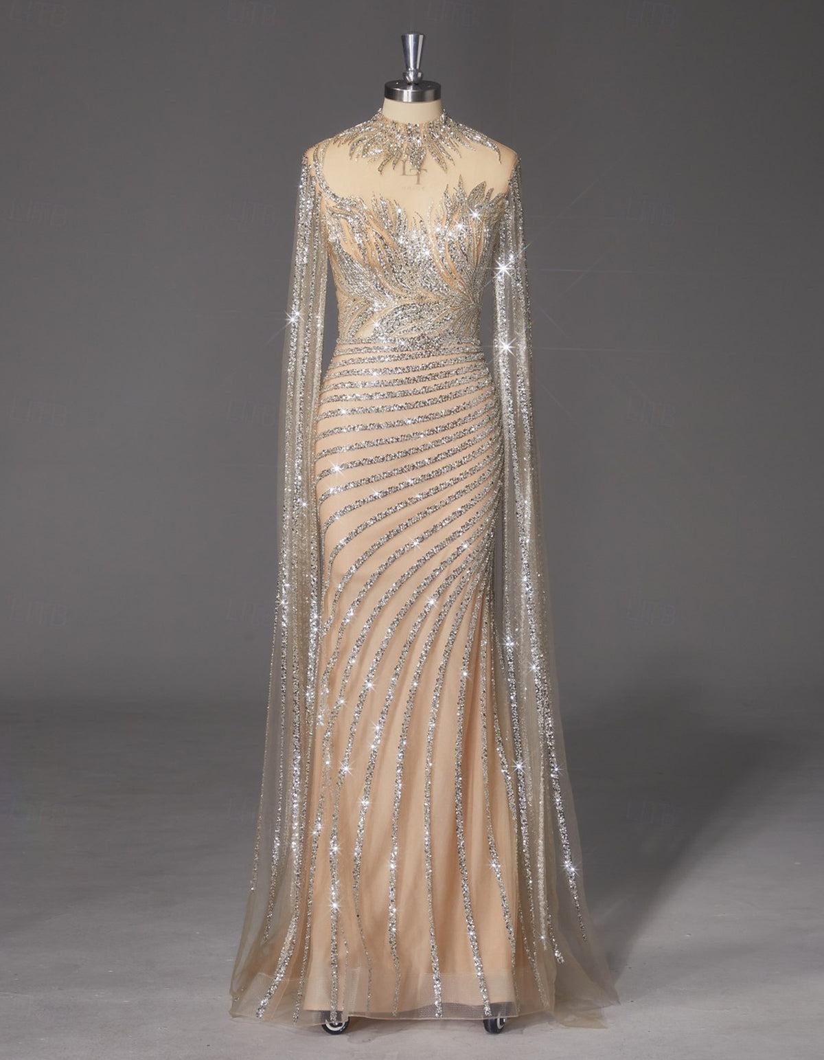 Abendkleid aus nudefarbenem transparentem Mesh
