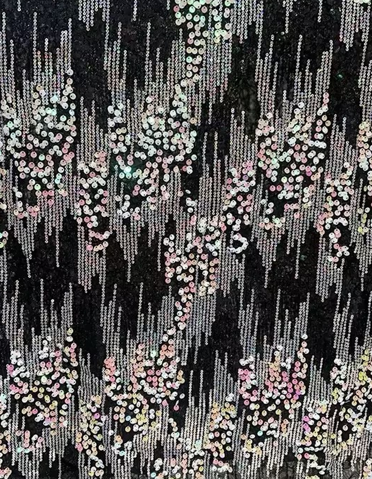 Abito lungo in chiffon drappeggiato con mantella e paillettes iridescenti