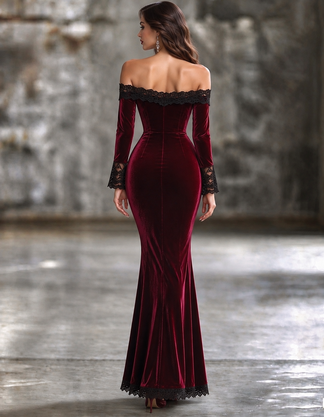 Robe longue en velours bordeaux à épaules dénudées