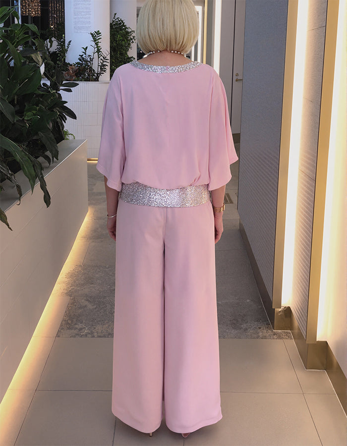 Ensemble deux pièces rose en mousseline à sequins avec haut et pantalon