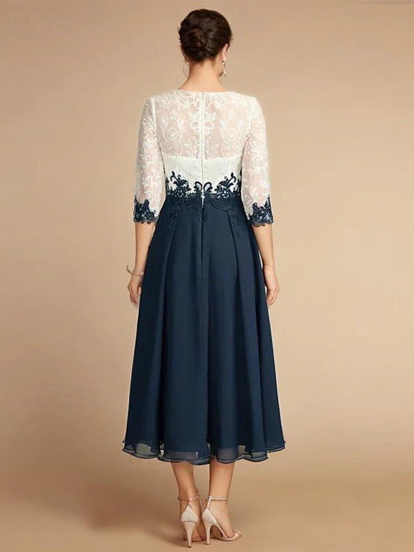 Robe midi à col rond avec coutures en dentelle