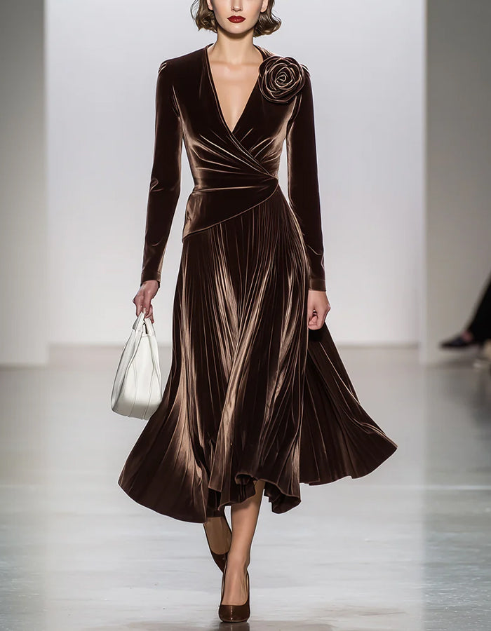 Vestido Midi de Rosa Tridimensional Plisado con Cuello en V de Terciopelo Chocolate