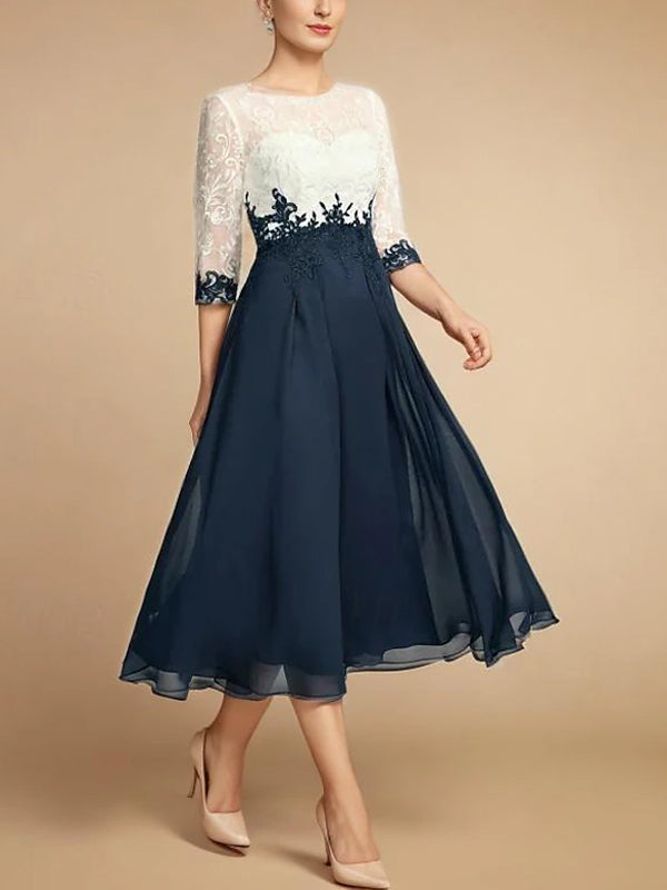 Robe midi à col rond avec coutures en dentelle