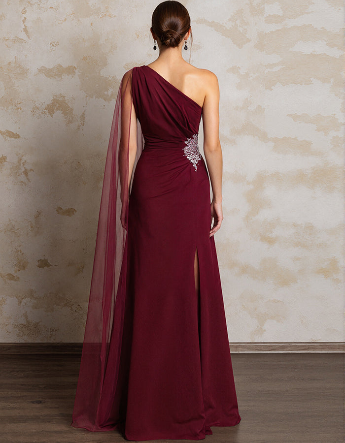 Vestido maxi borgonha com um ombro só e fenda