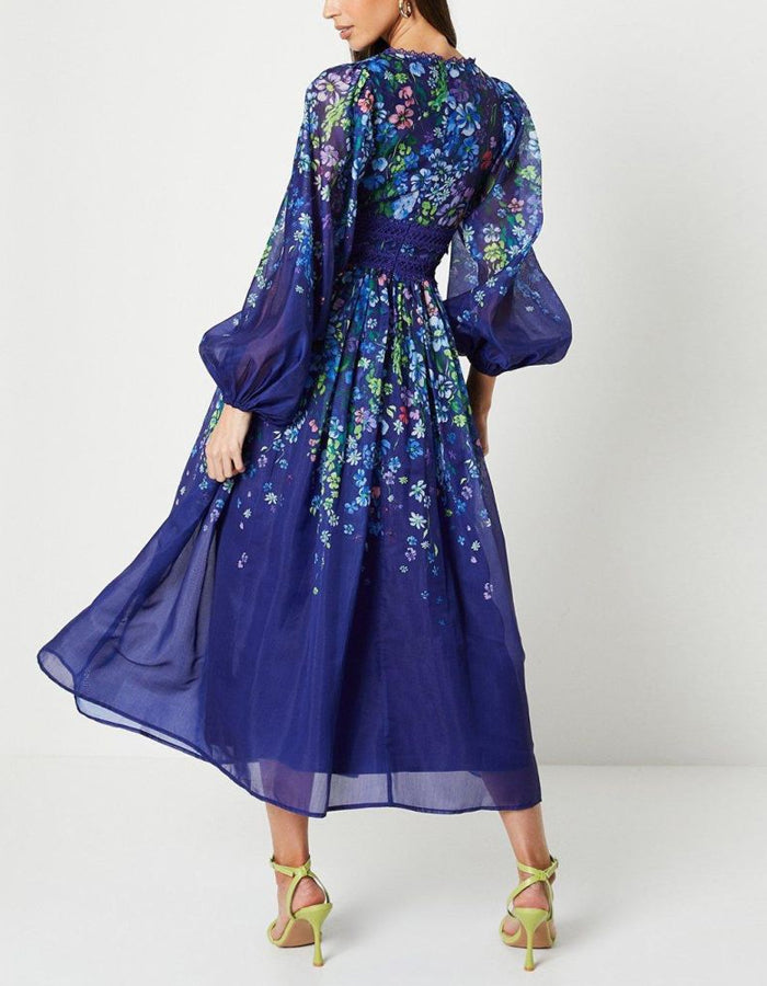 Abito midi blu in chiffon con scollo a V, stampa floreale e maniche lunghe