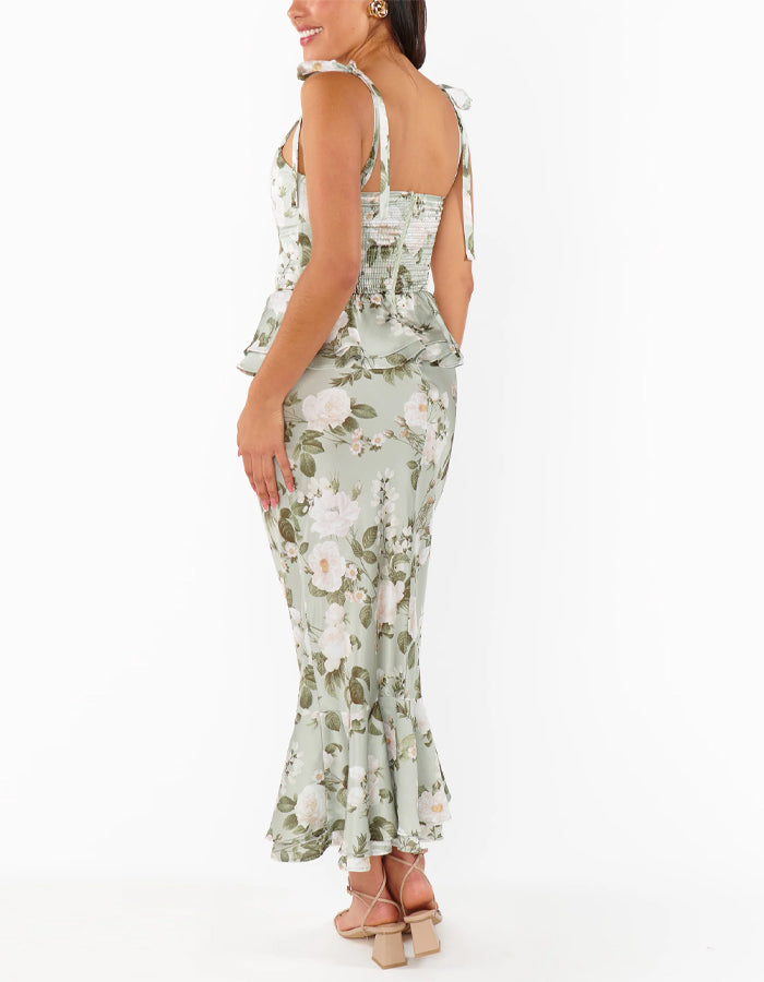 Rochie de domnișoară de onoare verde deschis cu model floral și guler pătrat  