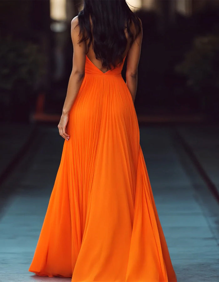 Oranges Maxikleid mit V-Ausschnitt, Neckholder und Plisseefalten