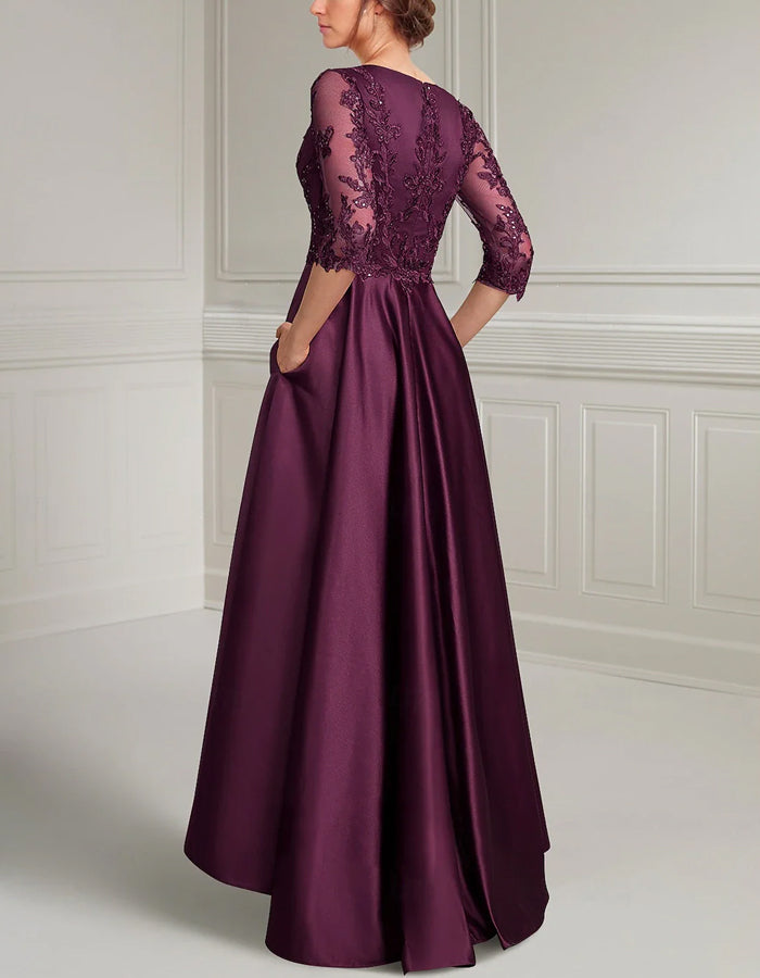 Vestido maxi púrpura en línea A para madre de la novia con escote en V, satén y apliques de encaje