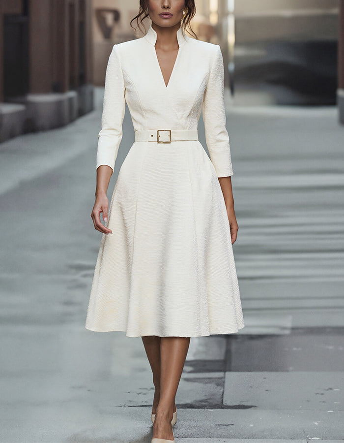 Vestido Midi Branco com Decote em V e Mangas Três Quartos
