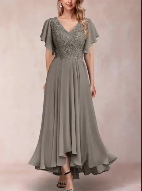 Vestido Maxi A-line de Chiffon com Decote em V e Mangas Curtas