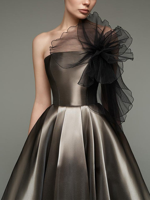 Abito lungo in raso color champagne senza spalline