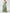 Vestido de dama de honor verde claro em chiffon, corte evasé e comprimento até ao chão