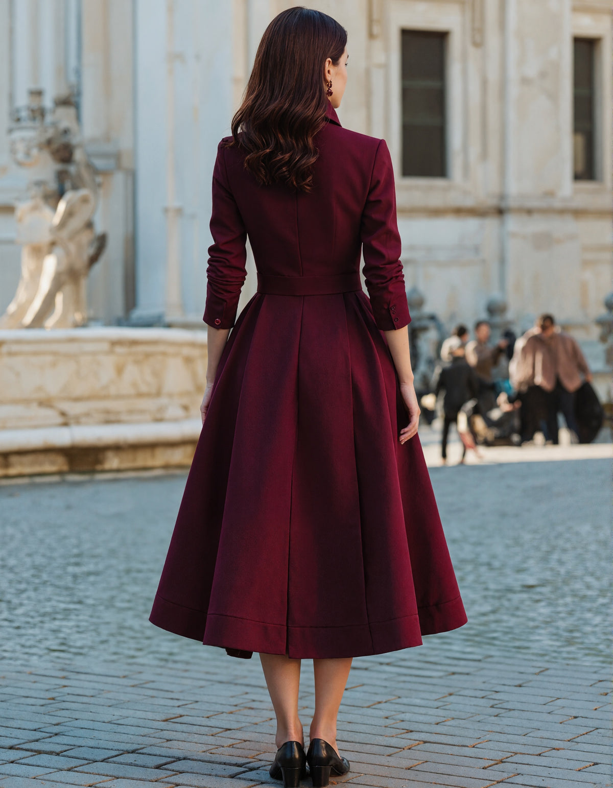 Vestido midi vermelho de manga comprida com gola subida