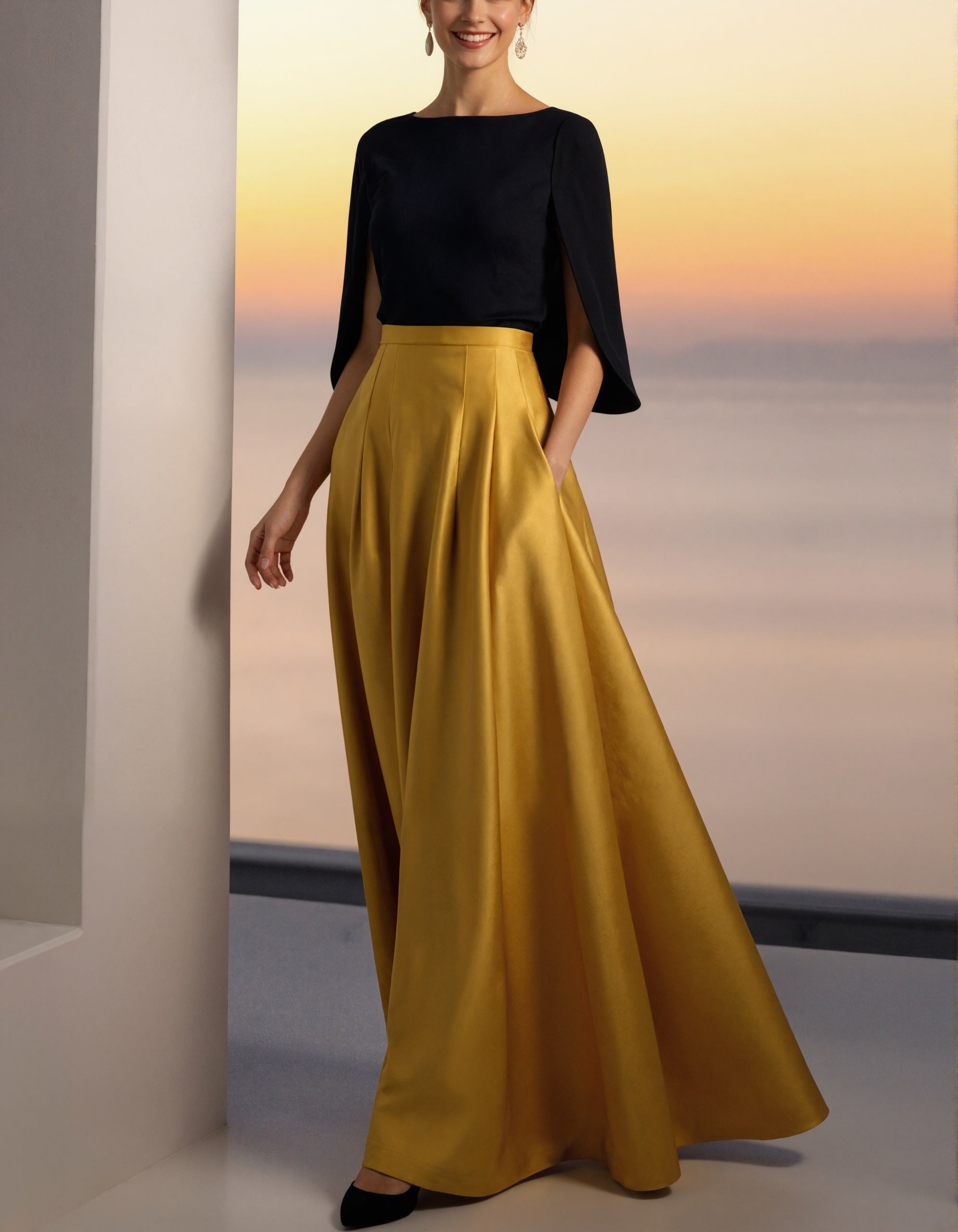 Maxikleid aus Satin in Gold mit Rundhalsausschnitt  