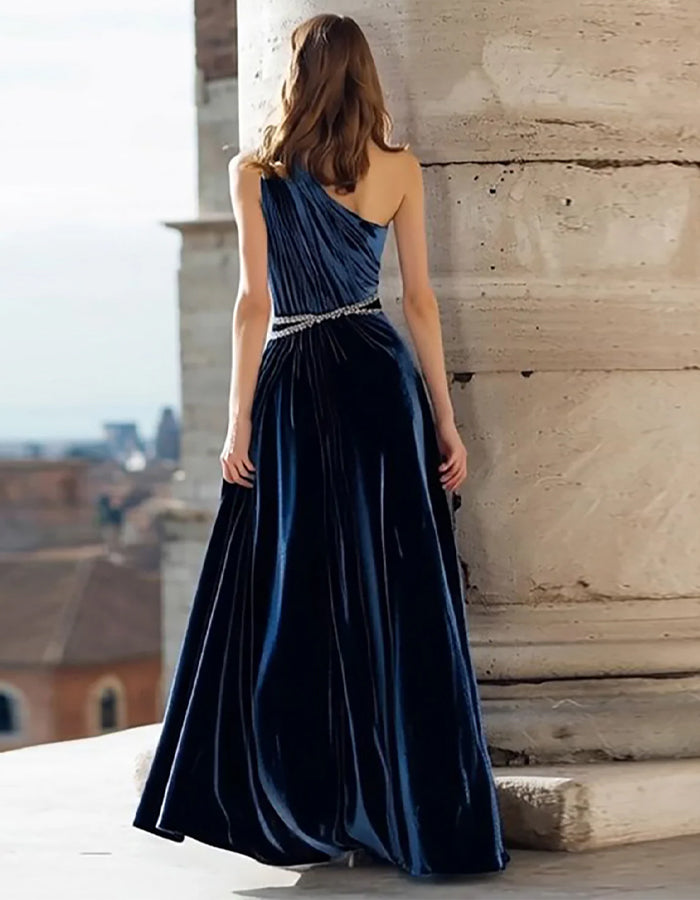 Robe longue en velours bleu marine à une épaule