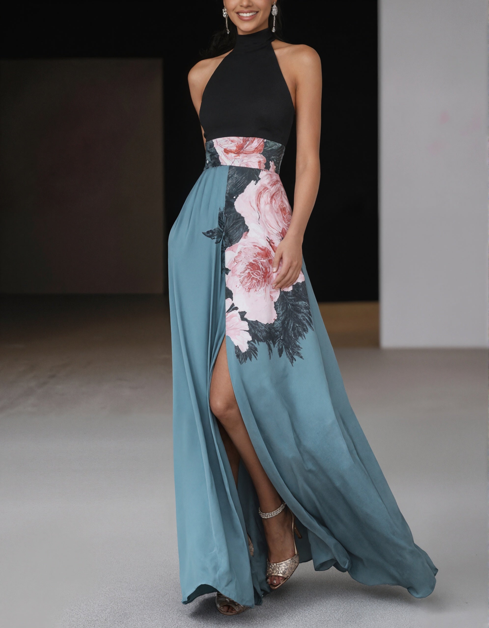 Rochie elegantă din satin negru și teal cu detaliu floral în talie și despicătură frontală