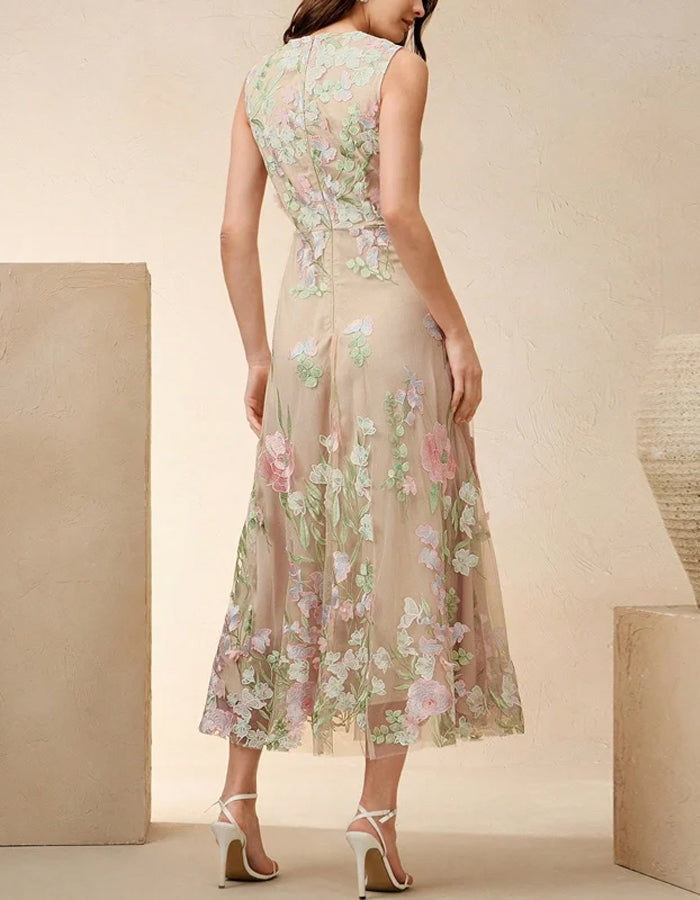 Romantische beige tule jurk met pastel bloemenborduursel