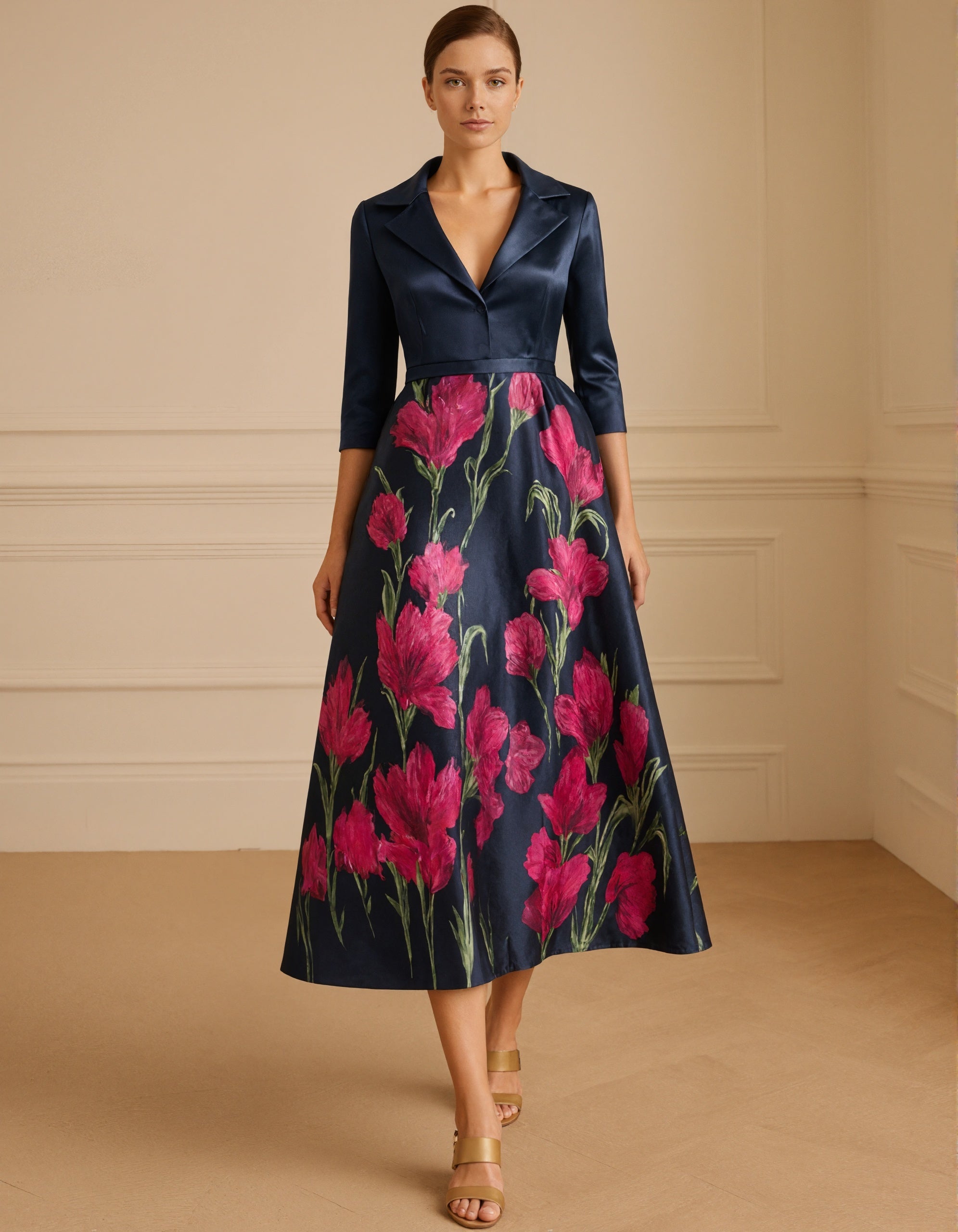 Vestido midi de satén azul oscuro con estampado floral y corte en A